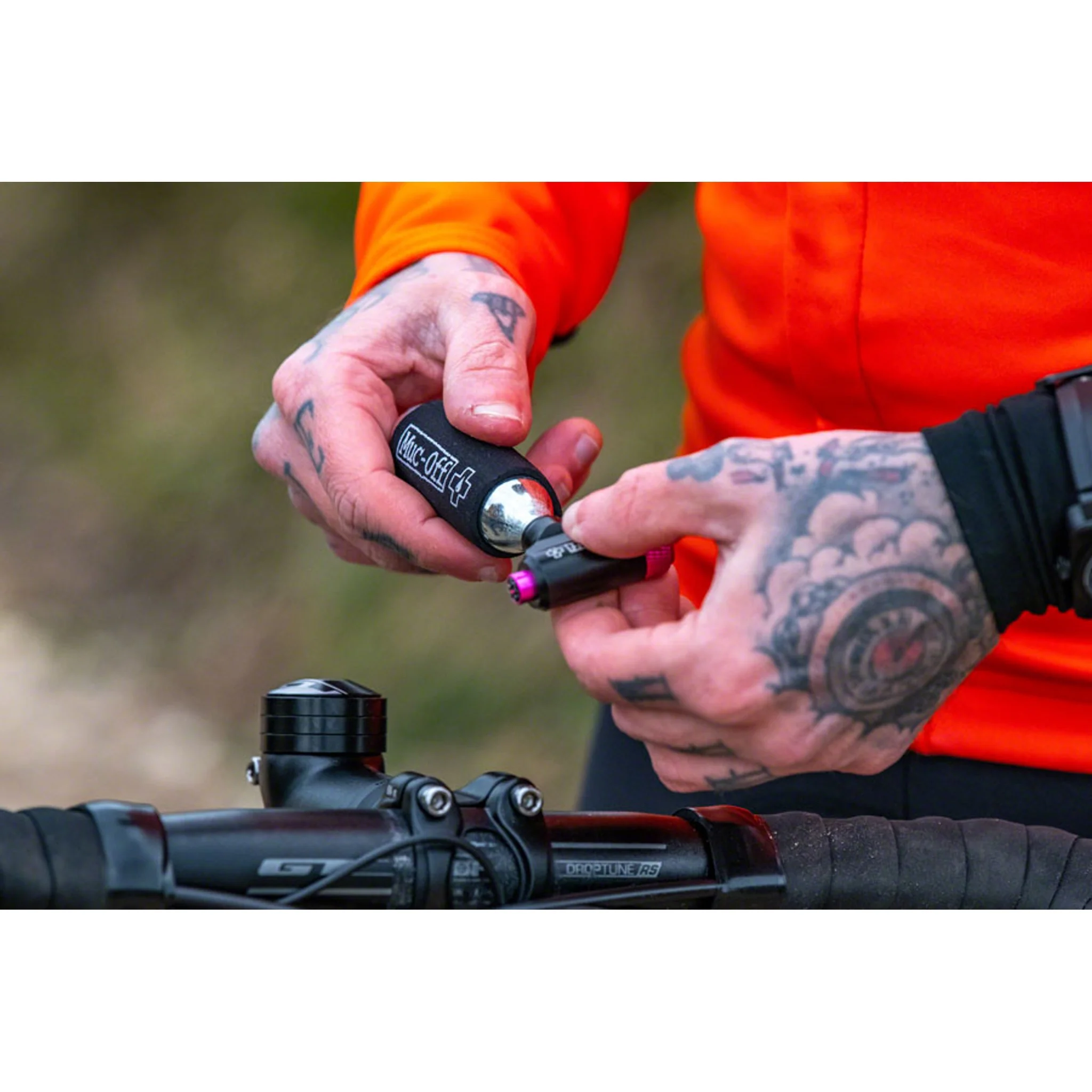 Muc-Off Bicycle Tire Inflator Kit - MTB / Gravel / Road - Image 3