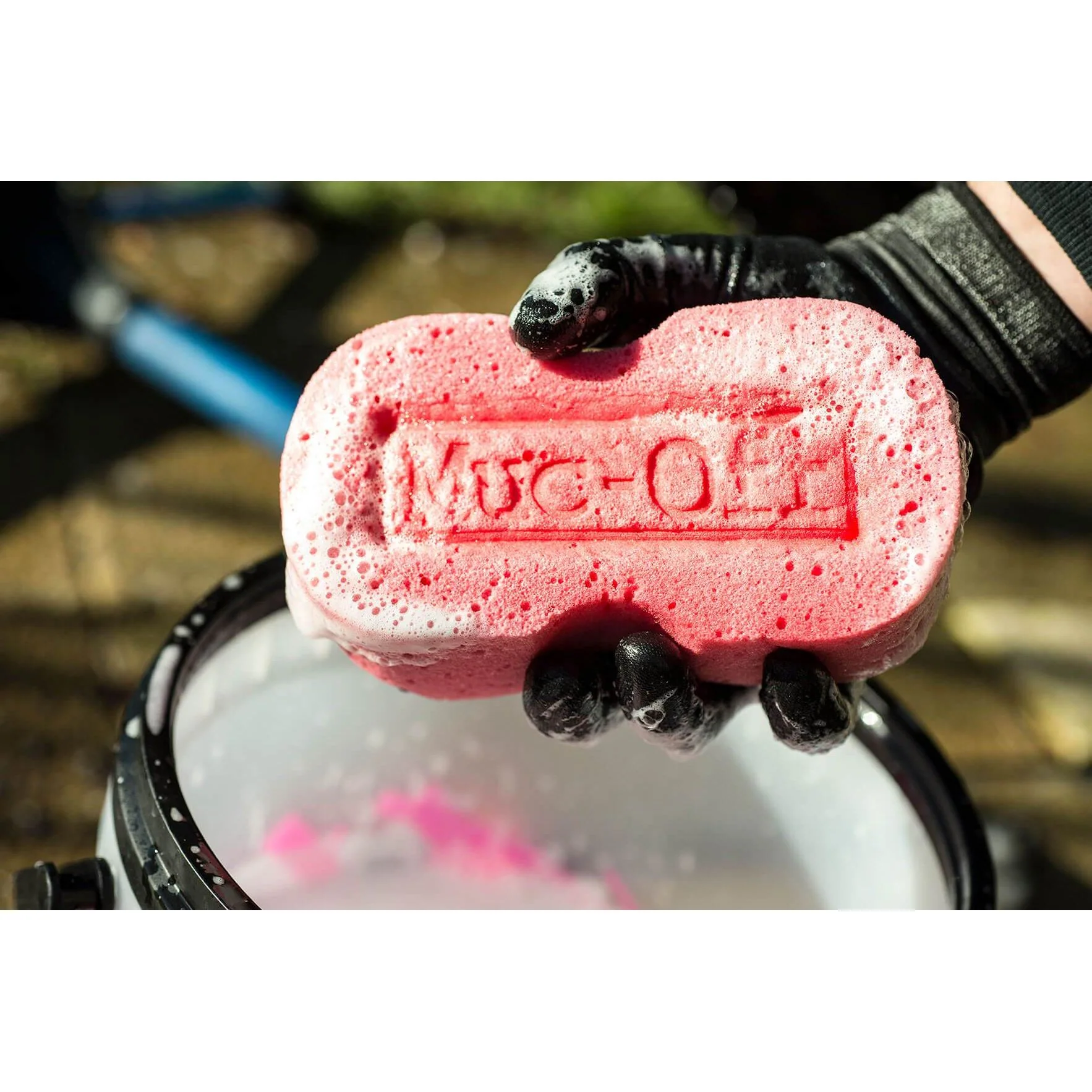Muc-Off Microcell Expanding Pink Sponge - Image 3
